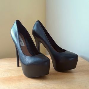 Steve Madden Black Dejavu Heels Size 7